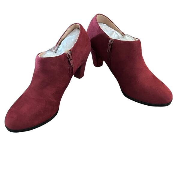 Journee Collection Sanzi Low Cut Ankle Booties Wine NEW Size 8 - Picture 2 of 10